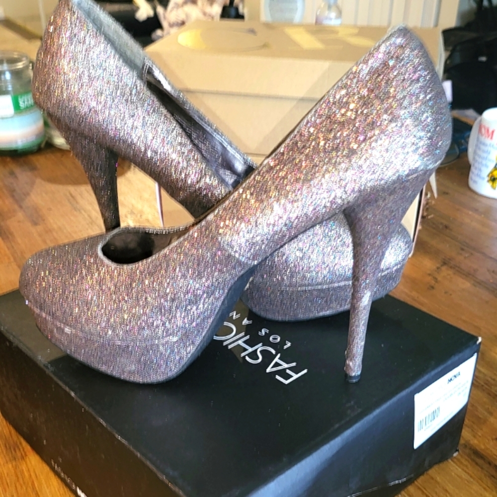 Bling pumps